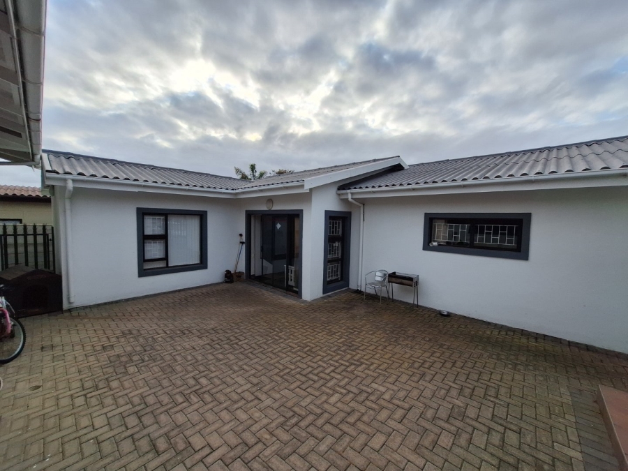 6 Bedroom Property for Sale in Bayview Western Cape